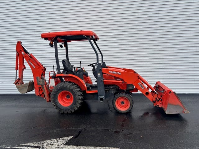 B26 TRACTOR/LOADER/BACKHOE